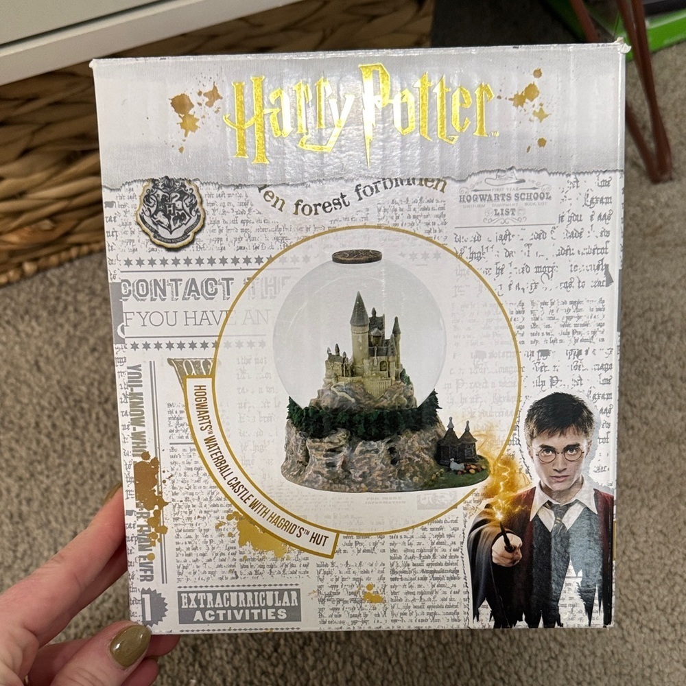 Harry Potter Hogwarts Snow Globe